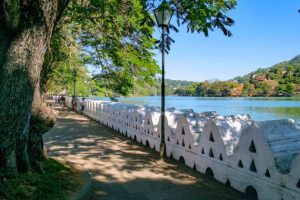 Kandy-Lake